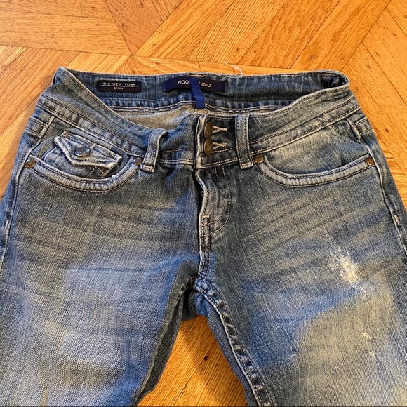 The New York Skinny Distressed Jean - Picture 2 of 6